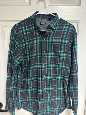Izod Green and Black Plaid Long-Sleeve Button-Down Shirt